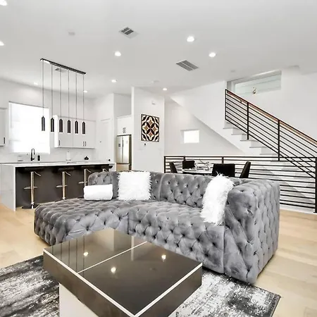 Blisshaven Luxe & Spacious In Downtown Houston With Soaking Tub ,Rooftop And Free Parking